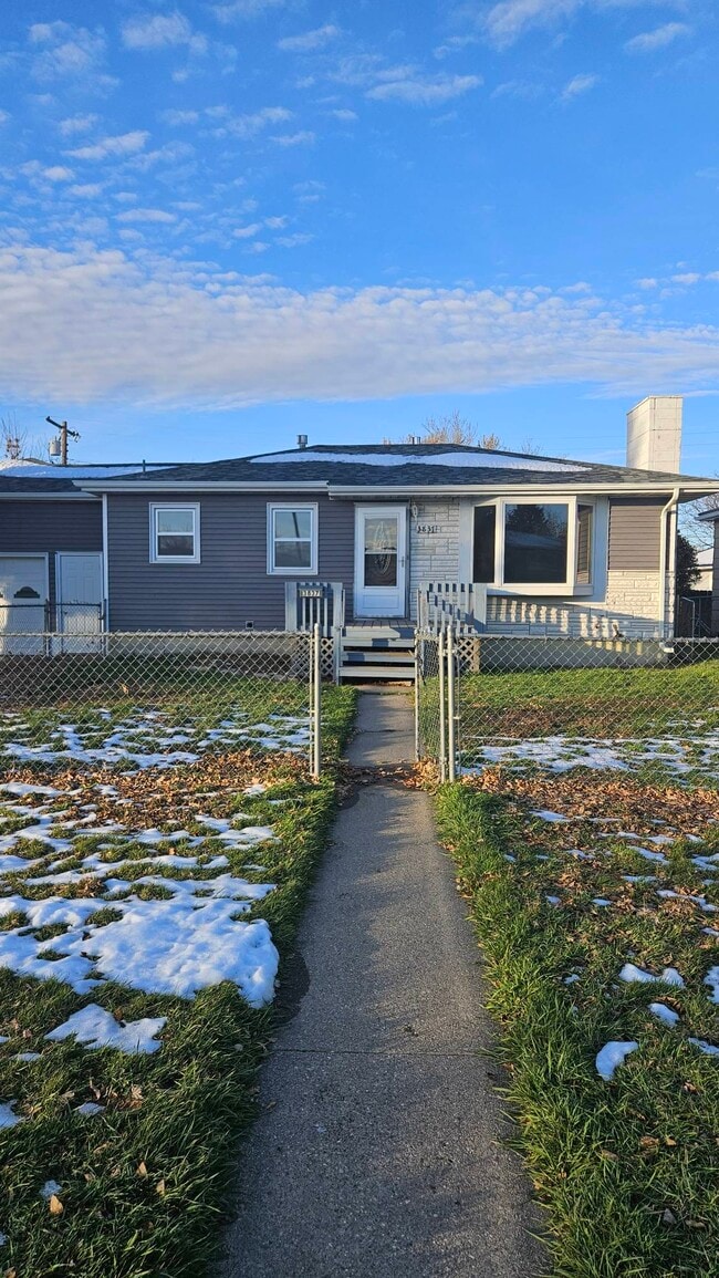 Building Photo - 3737 5th Ave N