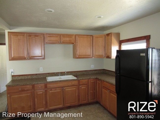 Building Photo - 4 br, 2 bath House - 5428 S 2200 W