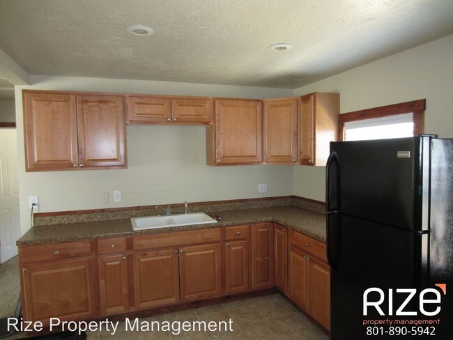 Foto del edificio - 4 br, 2 bath House - 5428 S 2200 W