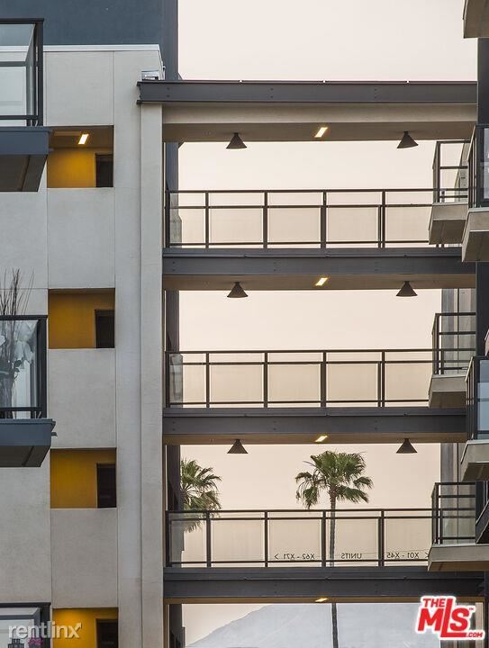 Building Photo - 1 br, 1 bath House - 435 Los Feliz #226