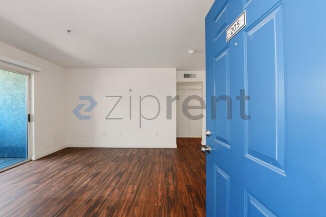 Building Photo - Unit B205