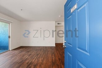 Building Photo - Unit B205