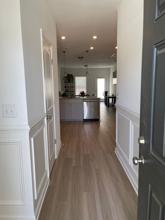 Primary Photo - Brand New 3bed 2.5 Bath Townhouse. Shelbyv...