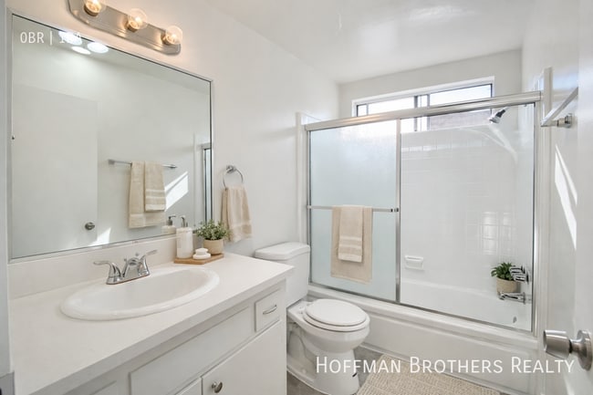 Foto del edificio - 981 Elden Ave