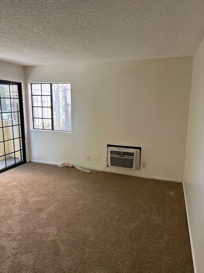 Building Photo - 2-Bedroom First-Floor Condo with Utilities...