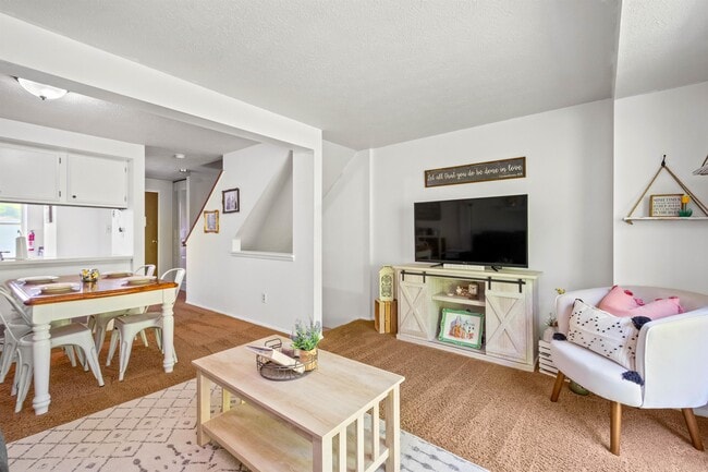 Building Photo - 203 Shadowlawn Cir
