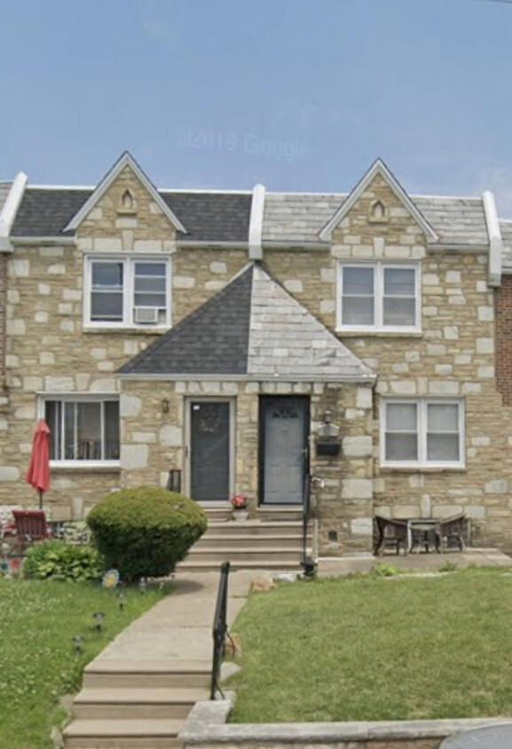 Primary Photo - 241 E Walnut Park Dr