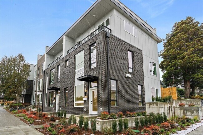 Photo - 1424 N 80th St Townhome