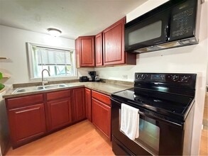 Building Photo - 117 Pollard Ave