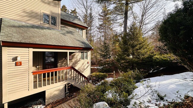 Foto del edificio - Seasonal 6 Month Lease Available!  $1,700/ mo Charming Two-Bedroom Condo in Waterville, NH!