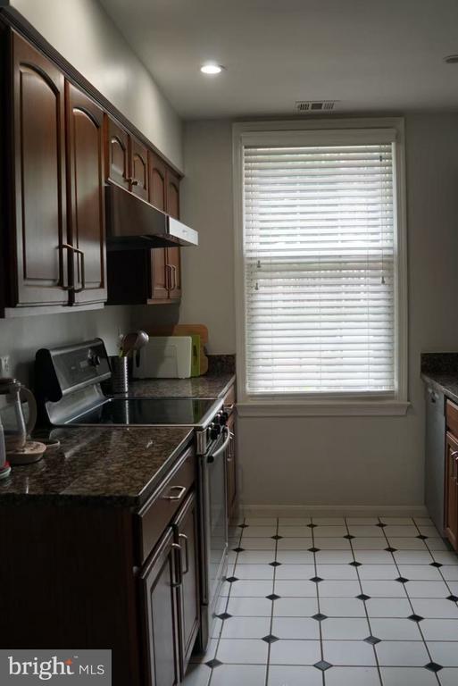 Foto del edificio - 6673 McLean Dr