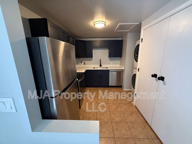 Building Photo - 2630 S 800 E