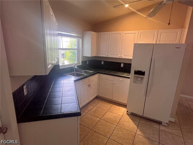 Foto del edificio - 4618 SW 7th Pl