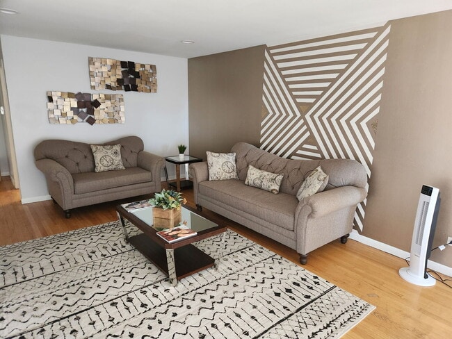 Foto del edificio - 368 Luella Ave