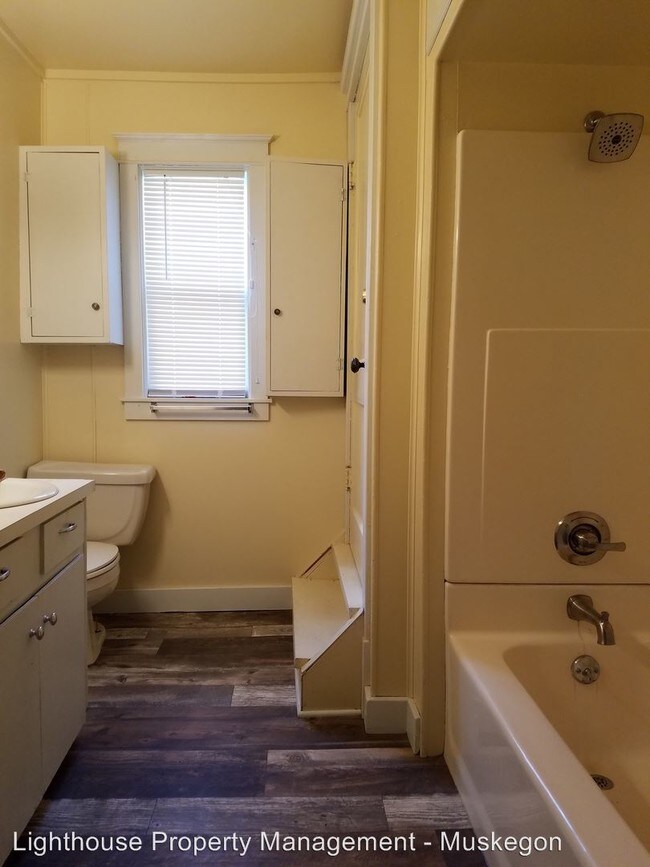 Building Photo - 2 br, 1 bath House - 748 Hill Street