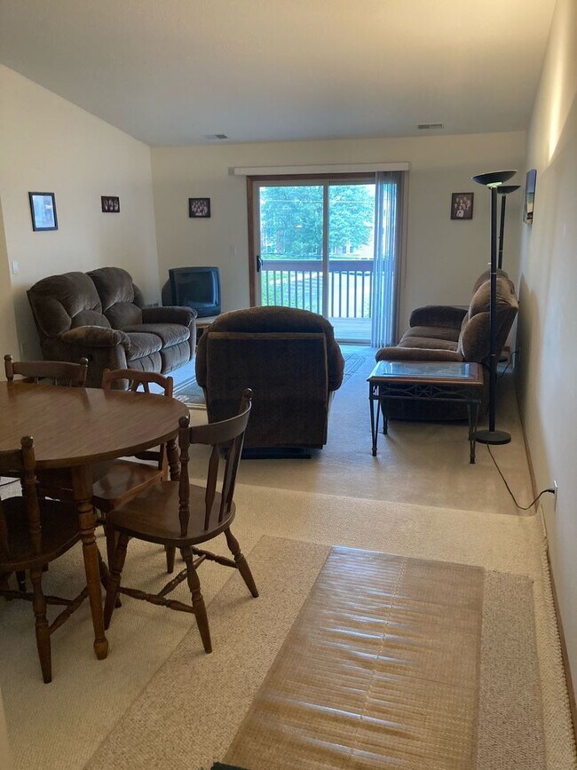 Foto del edificio - Two Bedroom Condo near St. Joes & EMU | Parking + Laundry