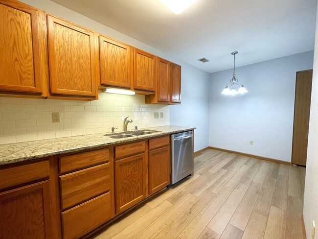 Building Photo - 1309 N Sunnyslope Dr