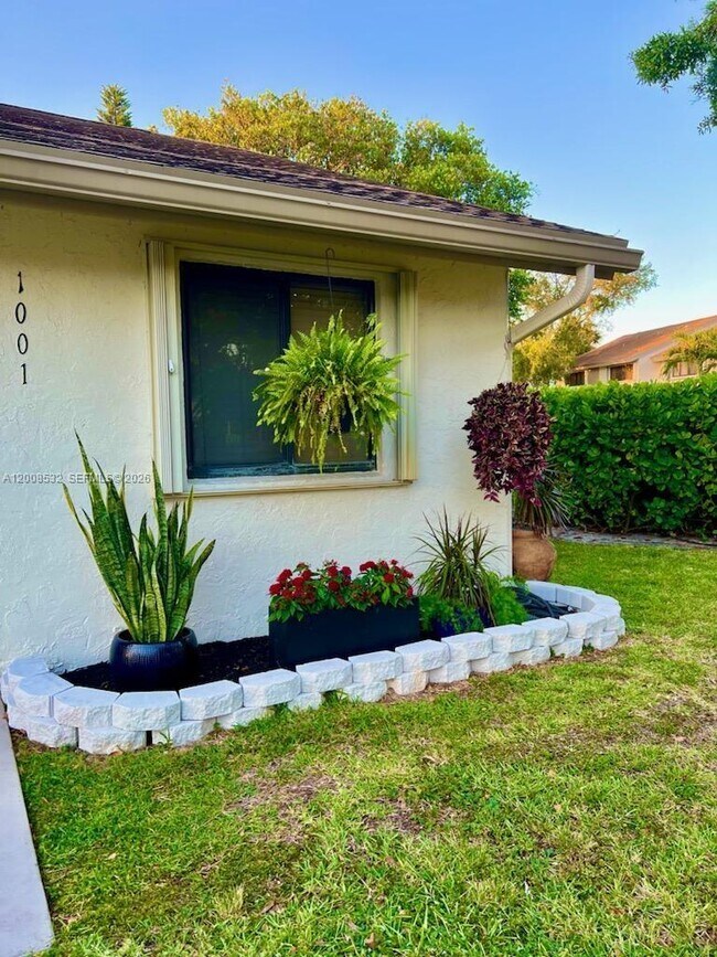 Foto del edificio - 3064 S Oakland Forest Dr