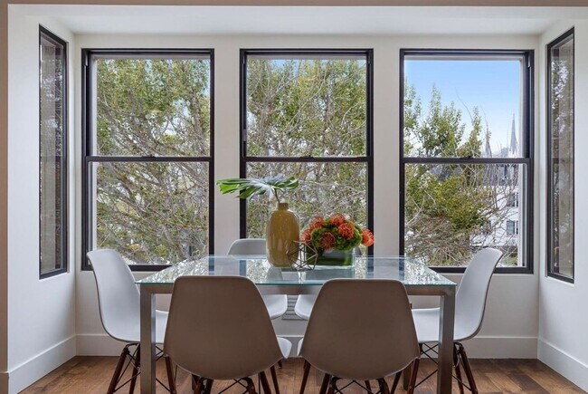 Building Photo - Gorgeous 2bd/2bth Condo in the Heart of No...