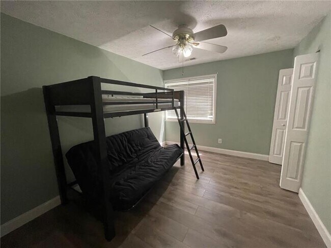 Foto del edificio - 352 Twiggs Corners