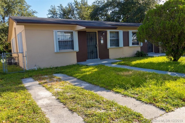 Building Photo - 1121 NW 100th Terrace
