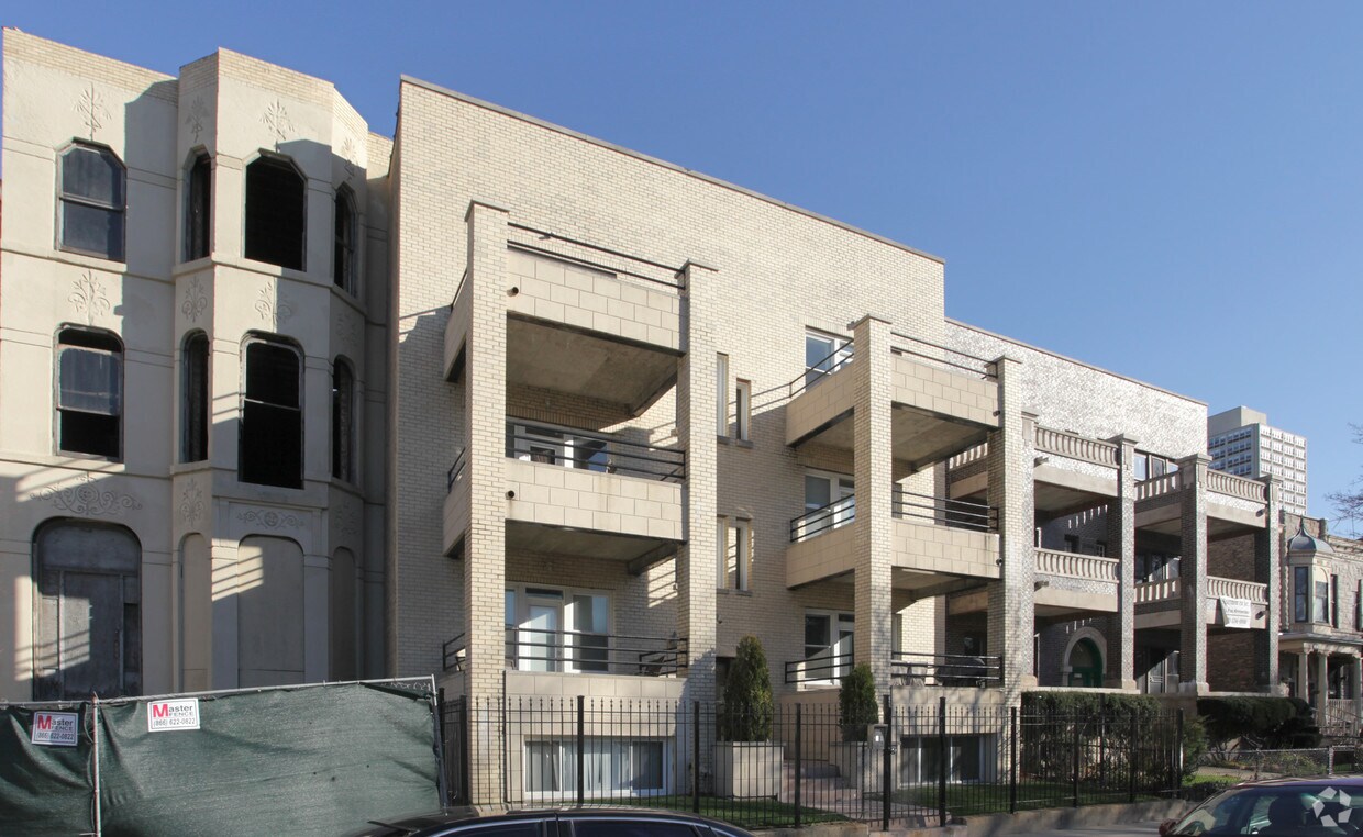 Building Photo - 3527-3529 S King Dr