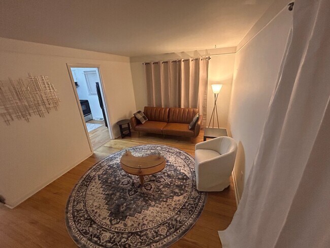 Foto del edificio - 3344 Buell St
