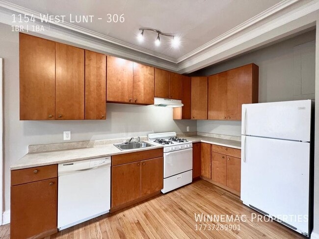 Building Photo - 1154 West Lunt-306