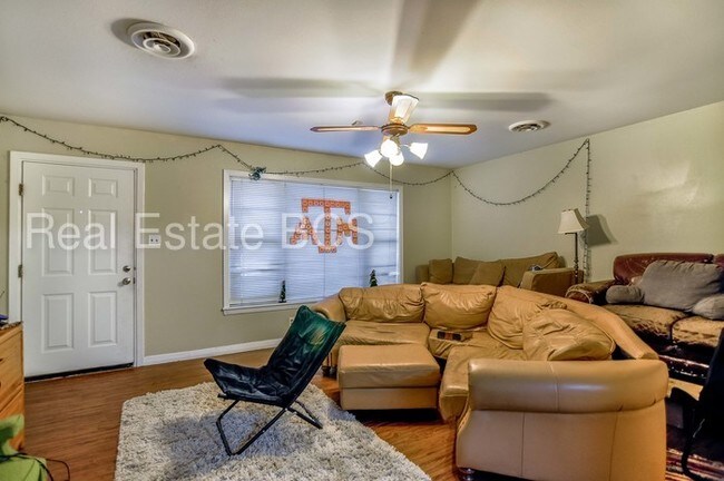 Building Photo - 1610 George Bush Dr W