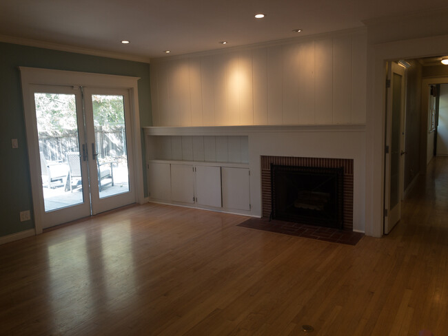Building Photo - 4320 Vinton Ave