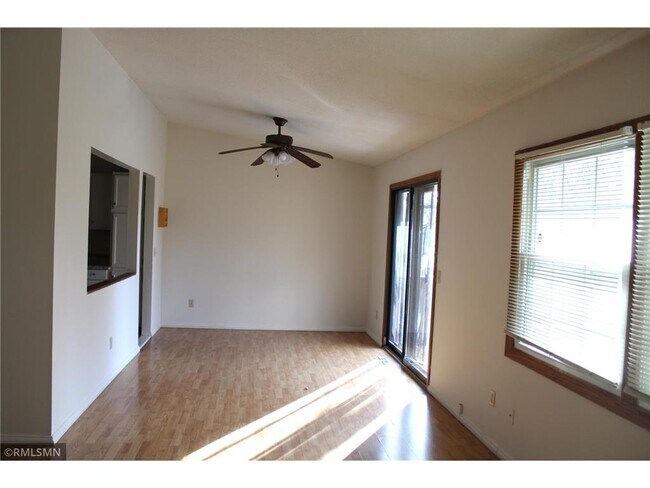 Foto del edificio - 6225-6229 Boone Ave N