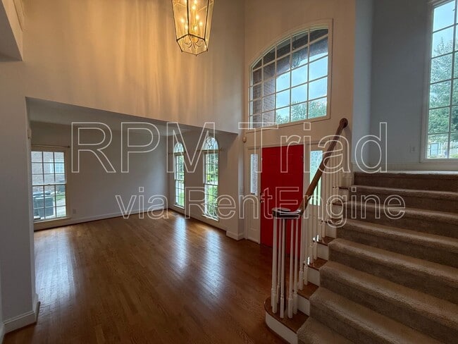 Foto del edificio - 4210 Shoal Creek Dr