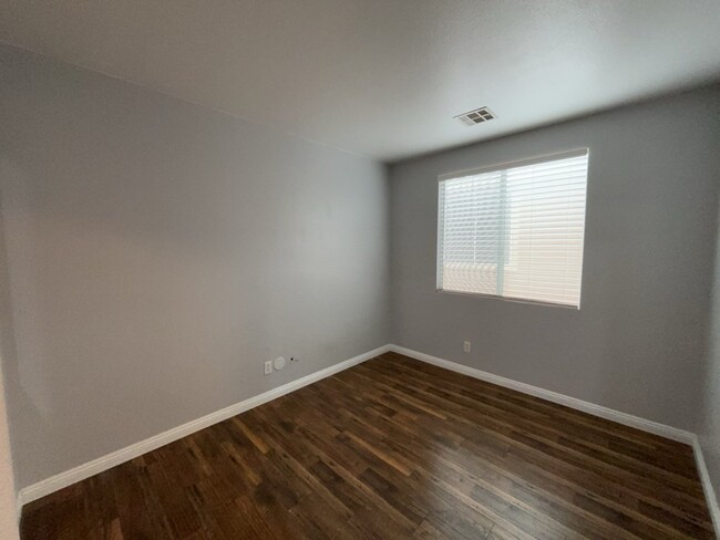 Foto del edificio - "Charming 2-Bed Oasis in Las Vegas: Modern...