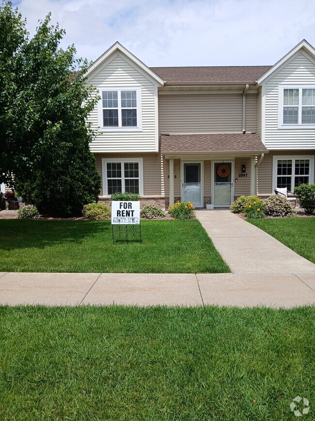 Building Photo - 2845 Holiday Dr