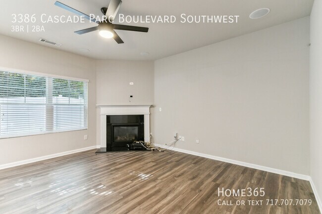 Building Photo - Magnifique 3 bed 2 bath with pool included!