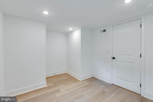 Foto del edificio - 4220 Baltimore Ave