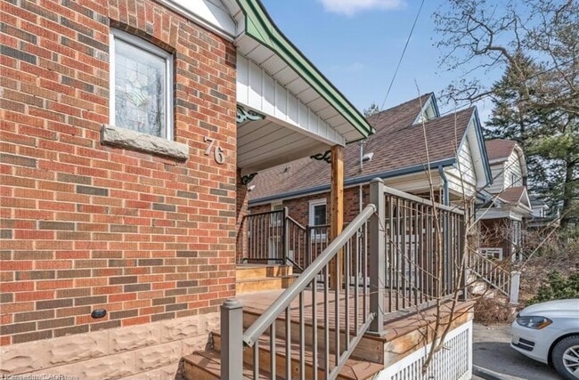 Building Photo - 76 Barclay St