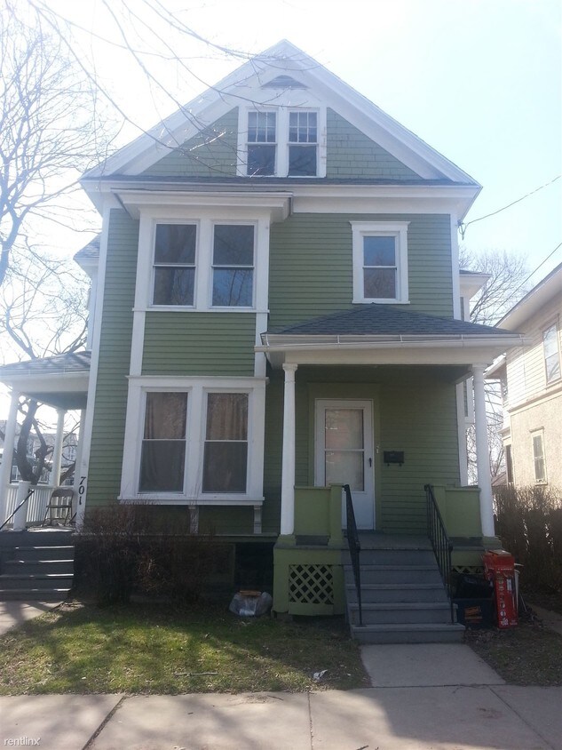 Primary Photo - 701 Highland St