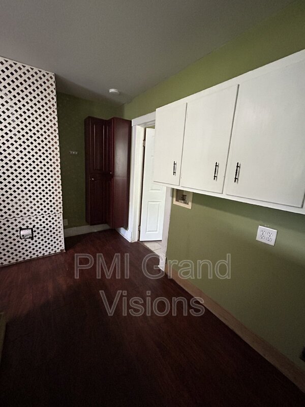 Building Photo - 321 A St