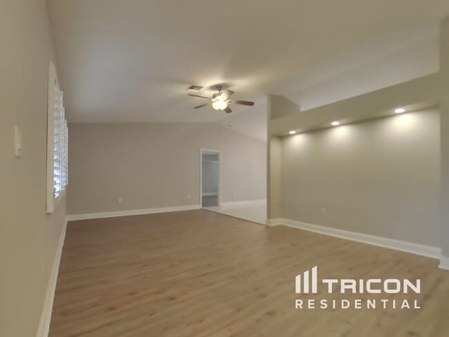 Building Photo - 26352 Barbinos Dr