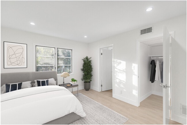 Building Photo - 1133 25th St - Parkview Santa Monica