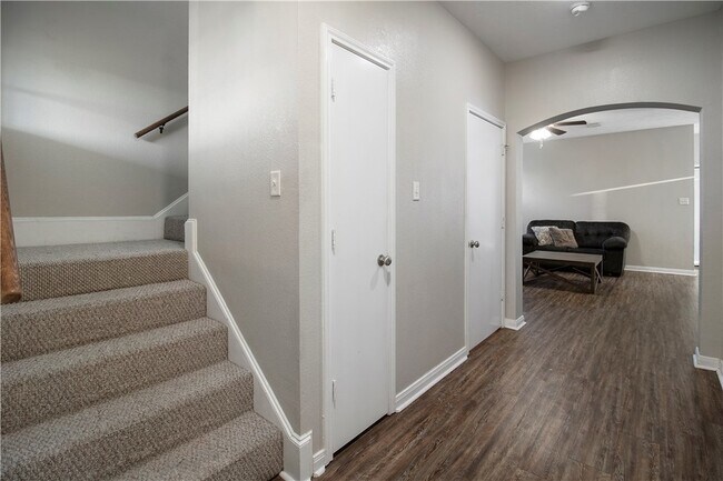 Foto del edificio - 2903 McLaren Dr