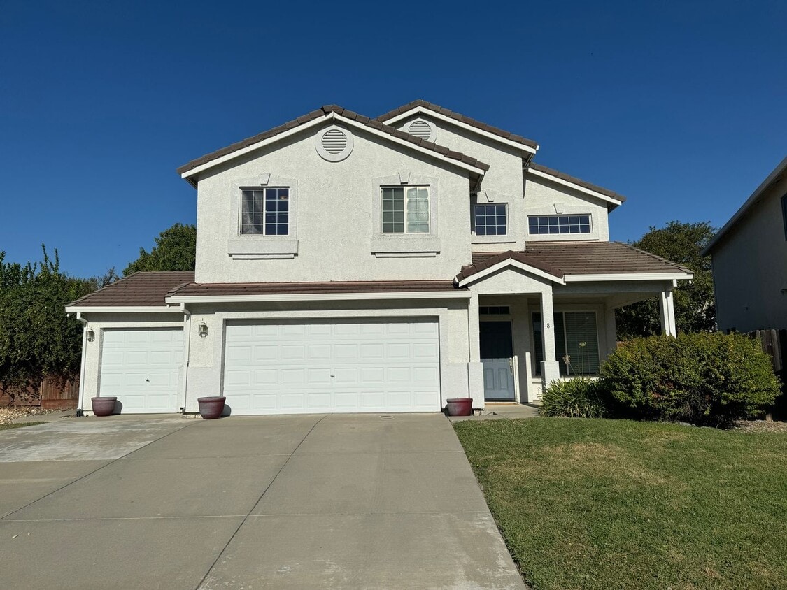 Foto principal - Updated 4 Bedroom Natomas Crossing Home