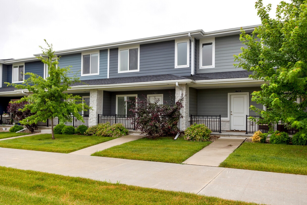 760 SE Westown Pky, Waukee, IA 50263 Townhome Rentals in Waukee IA
