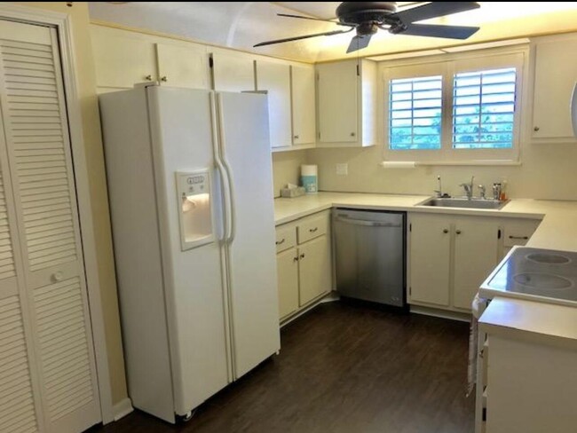 Building Photo - 7770 Tahiti Ln
