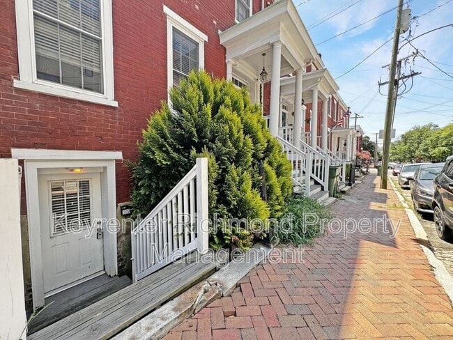 Building Photo - 307 Cedar St