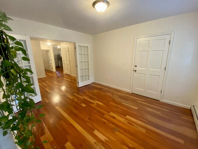 Bedroom 1 - 537 Bainbridge St