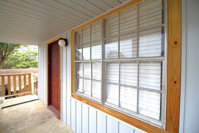 Foto del edificio - Affordable Updated 1BR Apartment with LVP Flooring, Modern Kitchen Finishes & Convenient Access t...