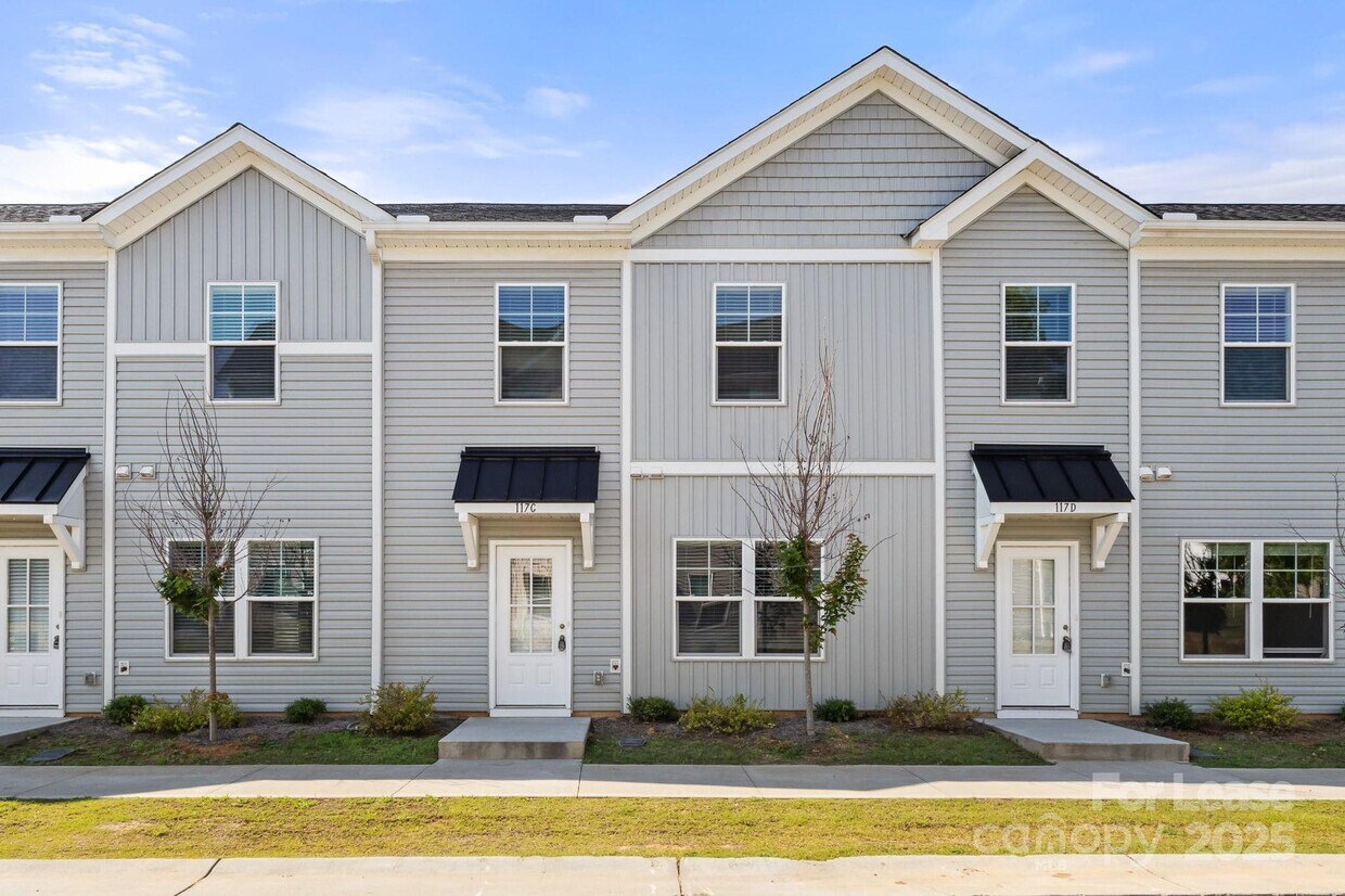 Foto principal - 117 Dogwood Vlg Trl