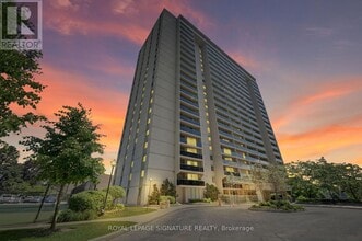 Building Photo - 812 Burnhamthorpe Rd